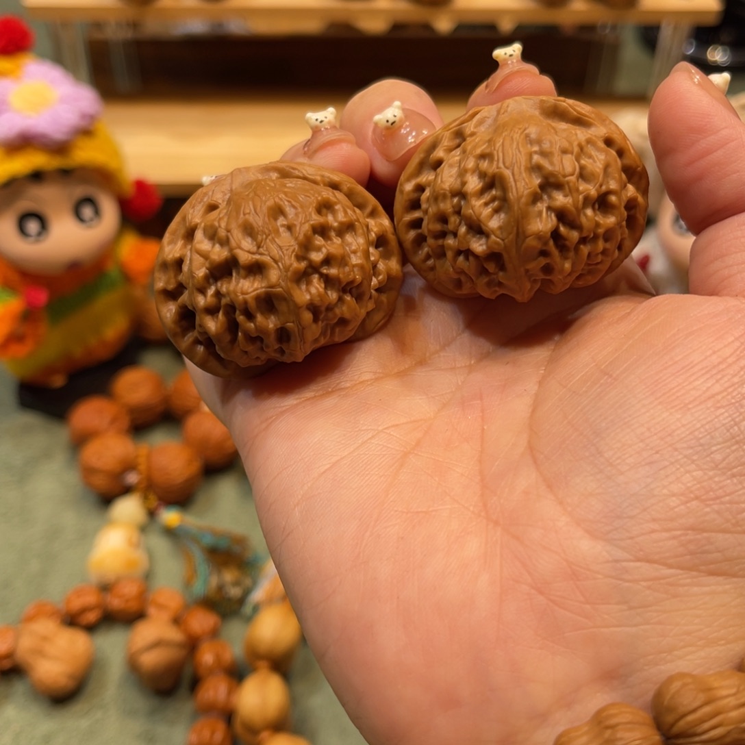 两***窝文玩核桃把件桃心宫灯40尺