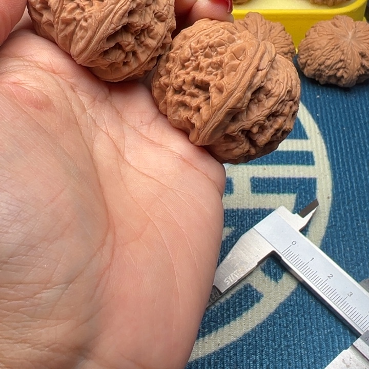 吊坠桃核文玩玉尊