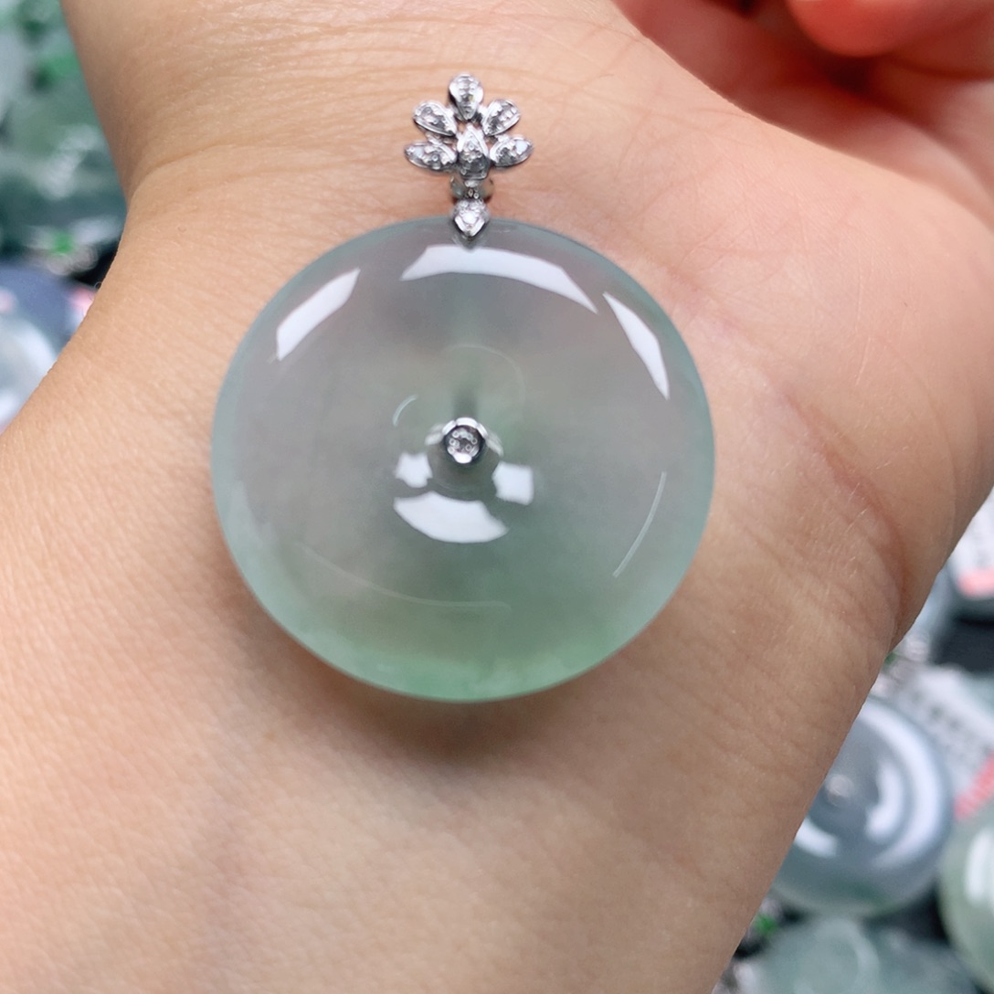 翡翠颈饰18K金镶嵌天然翡翠