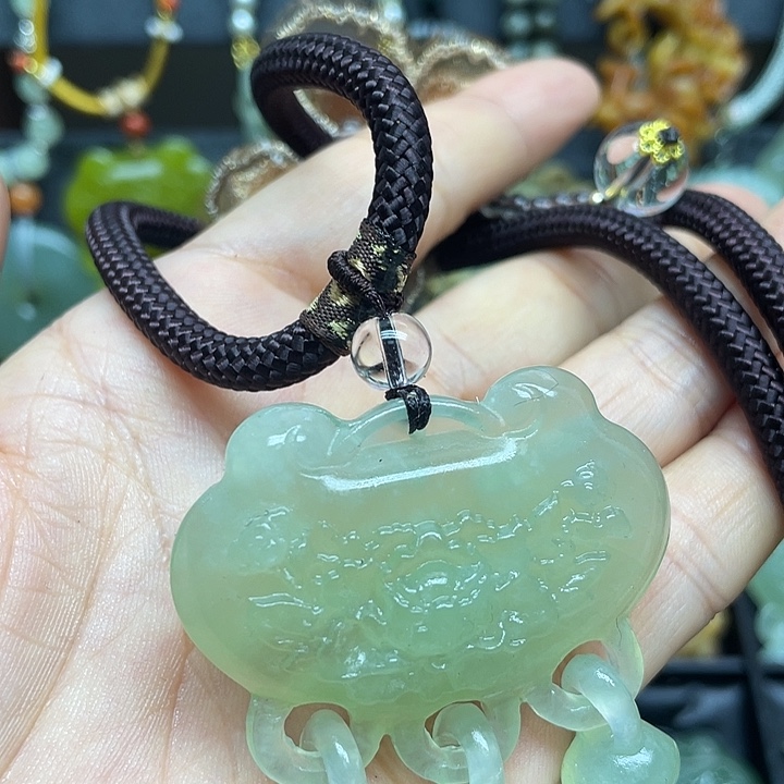 未镶嵌蛇纹石玉颈饰