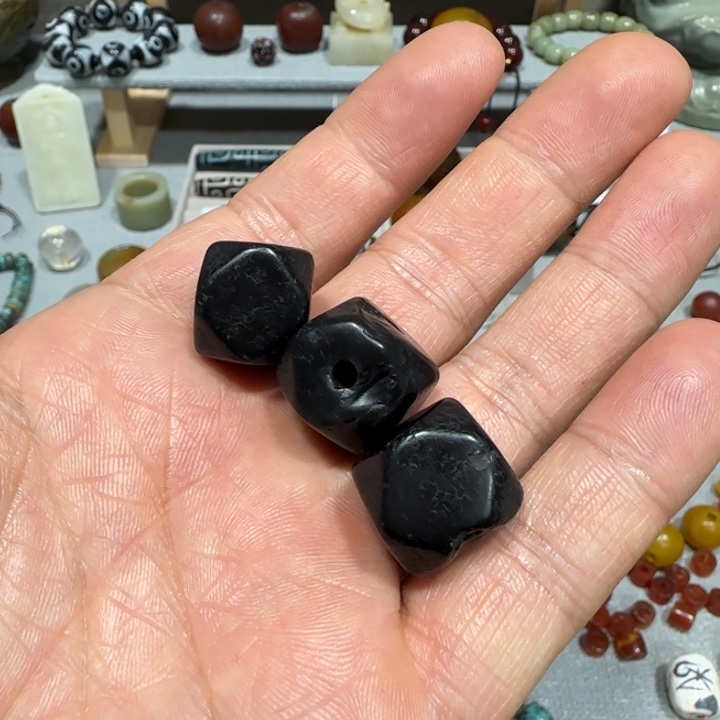 玛瑙/玉髓戒指未镶嵌九****翅