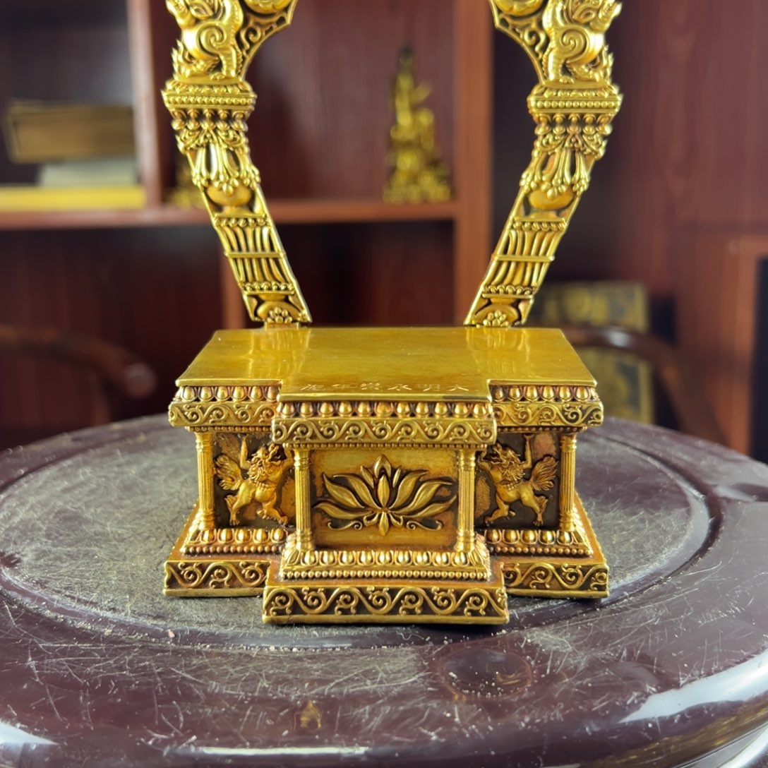 假*文佛像的造型和造型