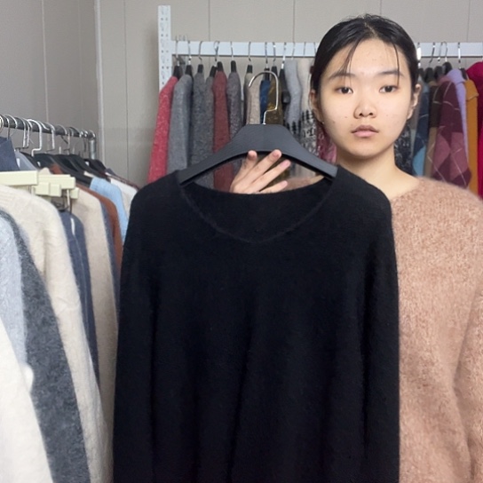 黑色100v领24上衣