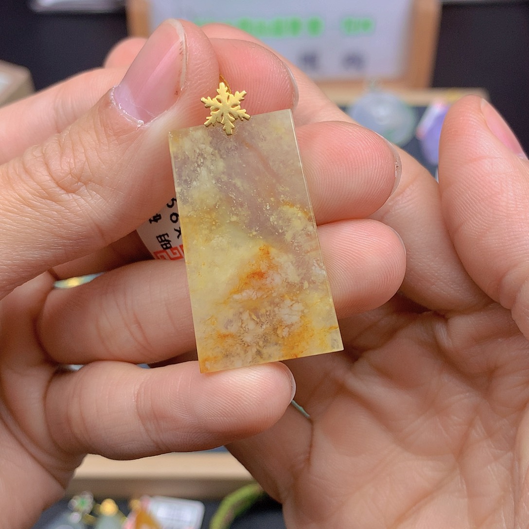 翡翠颈饰18K金镶嵌翡翠