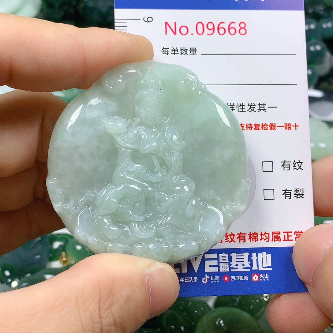 翡翠颈饰未镶嵌天然翡翠