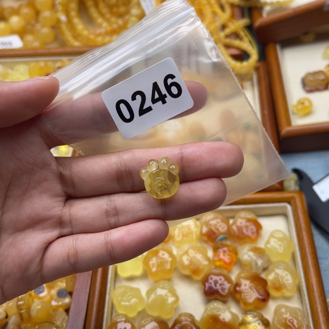 琥珀裸石未镶嵌蜜蜡