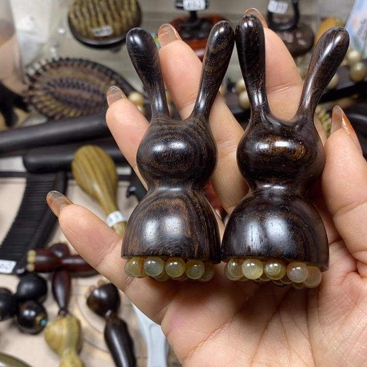 紫光檀15齿兔子梳两个微毛孔