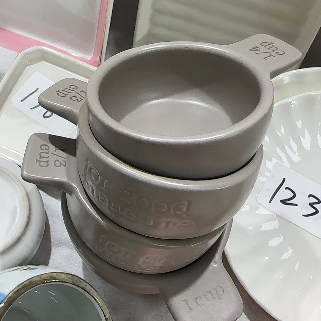 瓷片4个。        瑕疵 