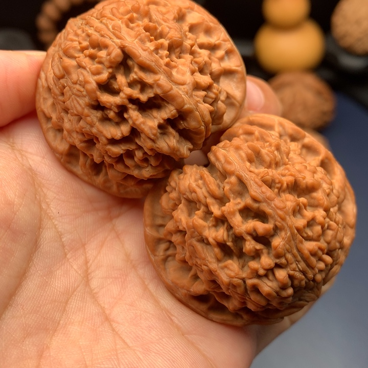 文玩核桃把件44红皮球体满天星全品