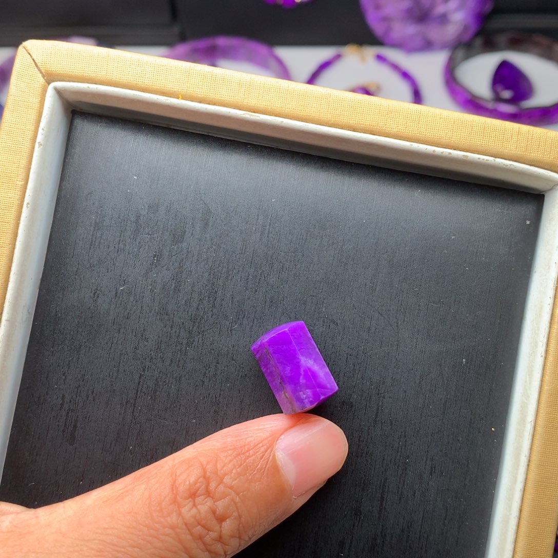 未镶嵌苏纪石（舒俱来）吊坠