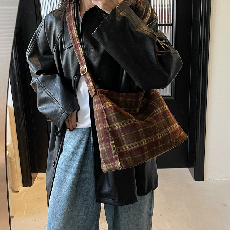 高级感格纹腋下包2024新款复古毛呢托特包时尚单肩托特一袋7026