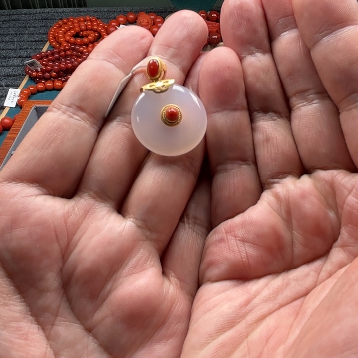 南红玛瑙颈饰合金