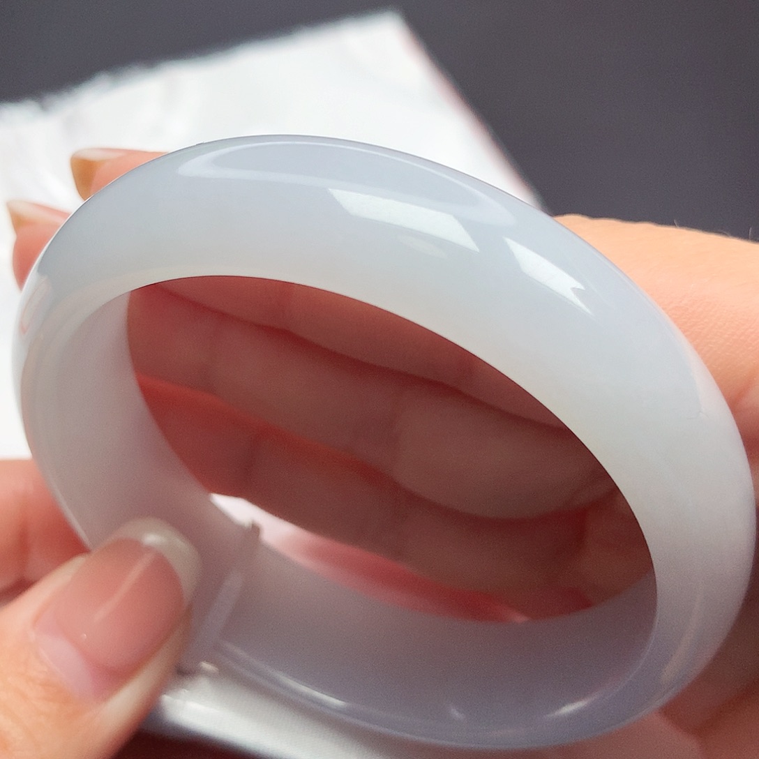 翡翠手镯未镶嵌56圈口