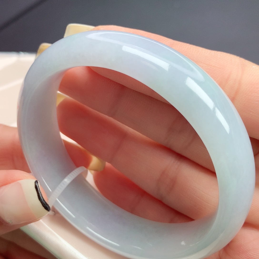 翡翠手镯（贵妃镯）未镶嵌56圈口