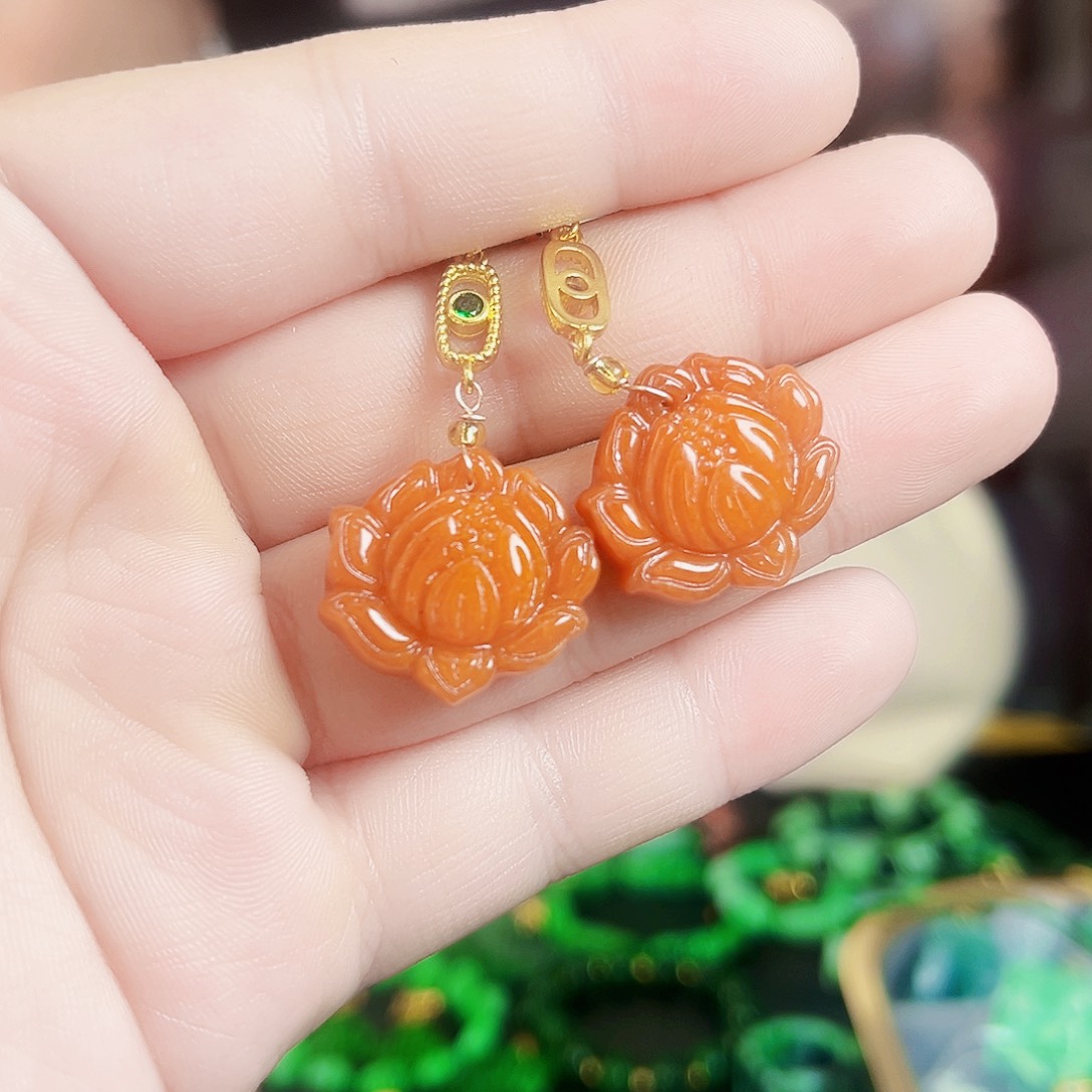 翡翠颈饰未镶嵌耳饰