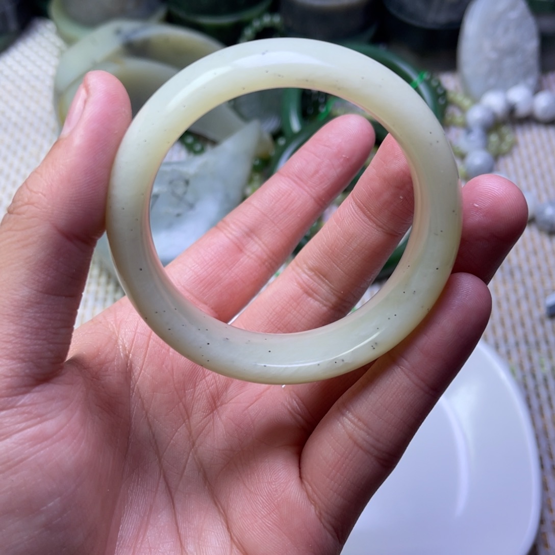 未镶嵌和田玉珠宝半成品黄口青花 有微包容