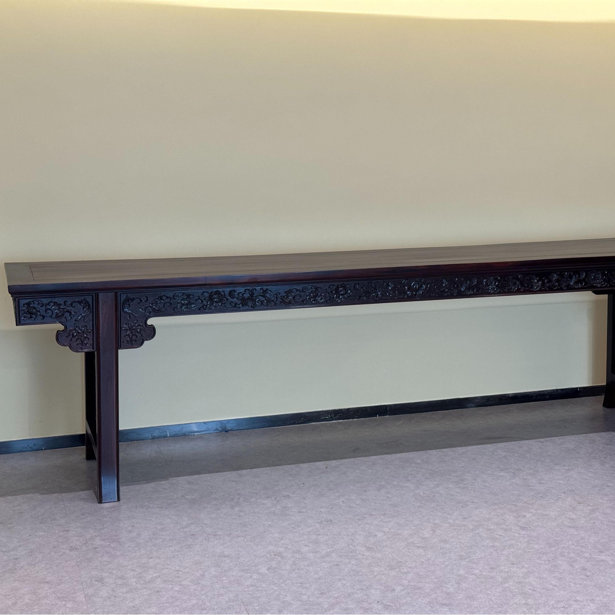 酸枝雕纹精品贡台