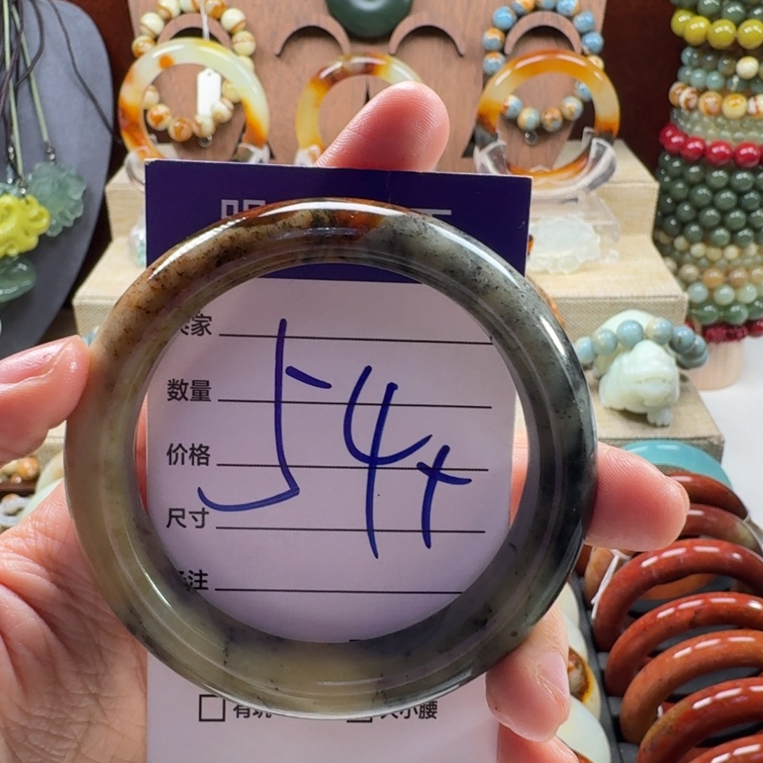 w***贝蛇纹石玉未镶嵌手镯