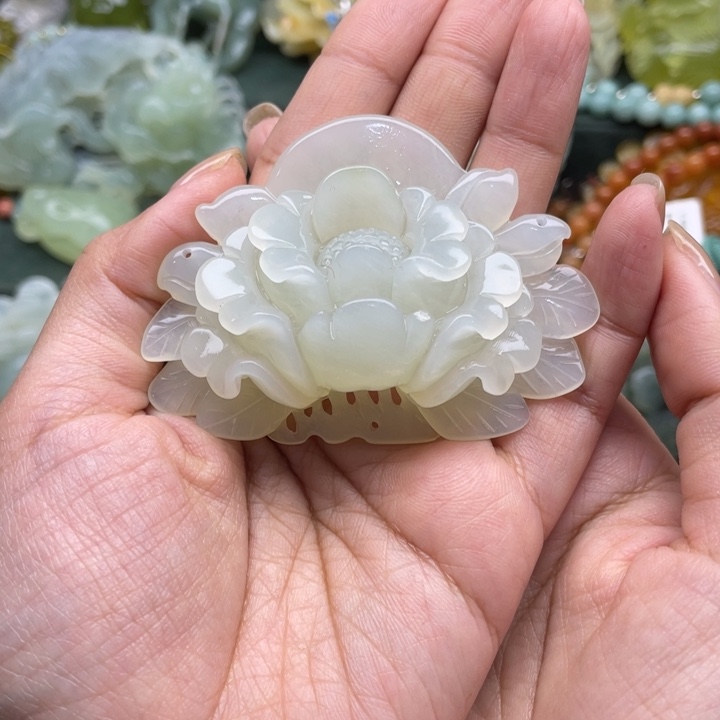 蛇纹石玉吊坠未镶嵌豪***行