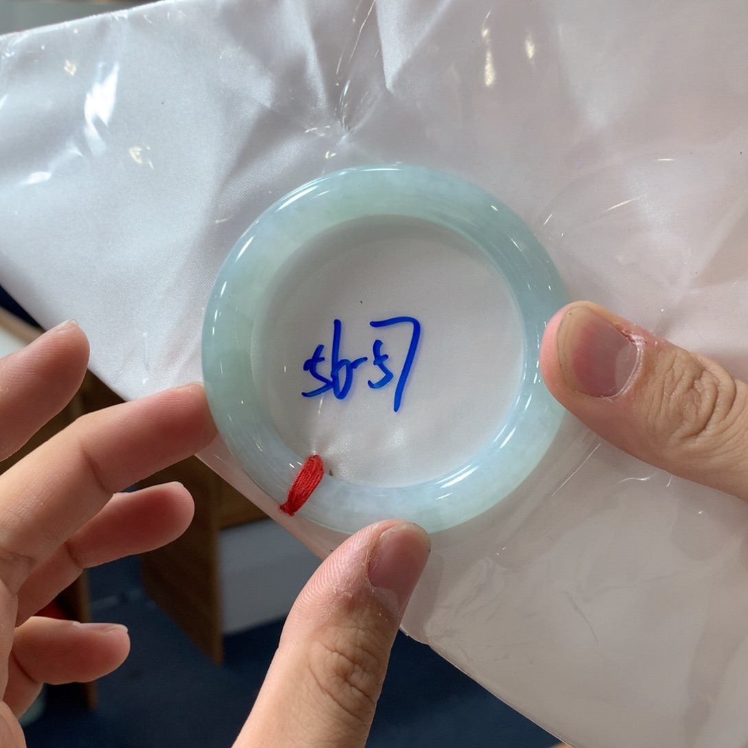 翡翠未镶嵌手镯买断不退