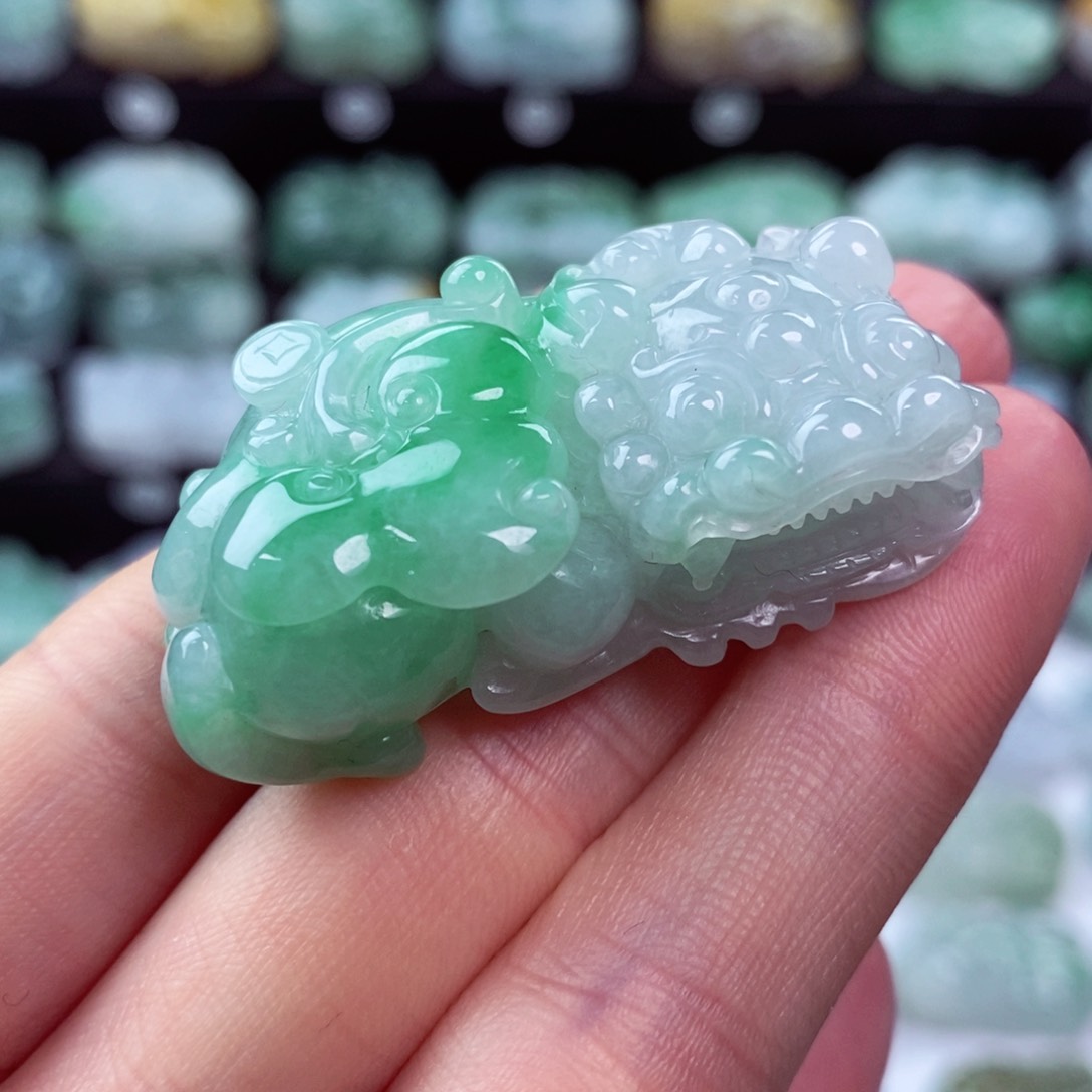 翡翠颈饰未镶嵌天然