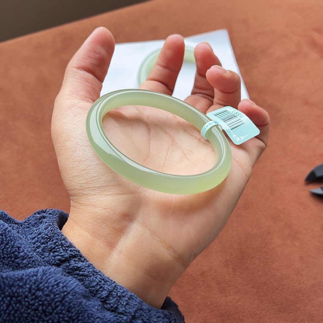 和田玉手镯未镶嵌?****姐