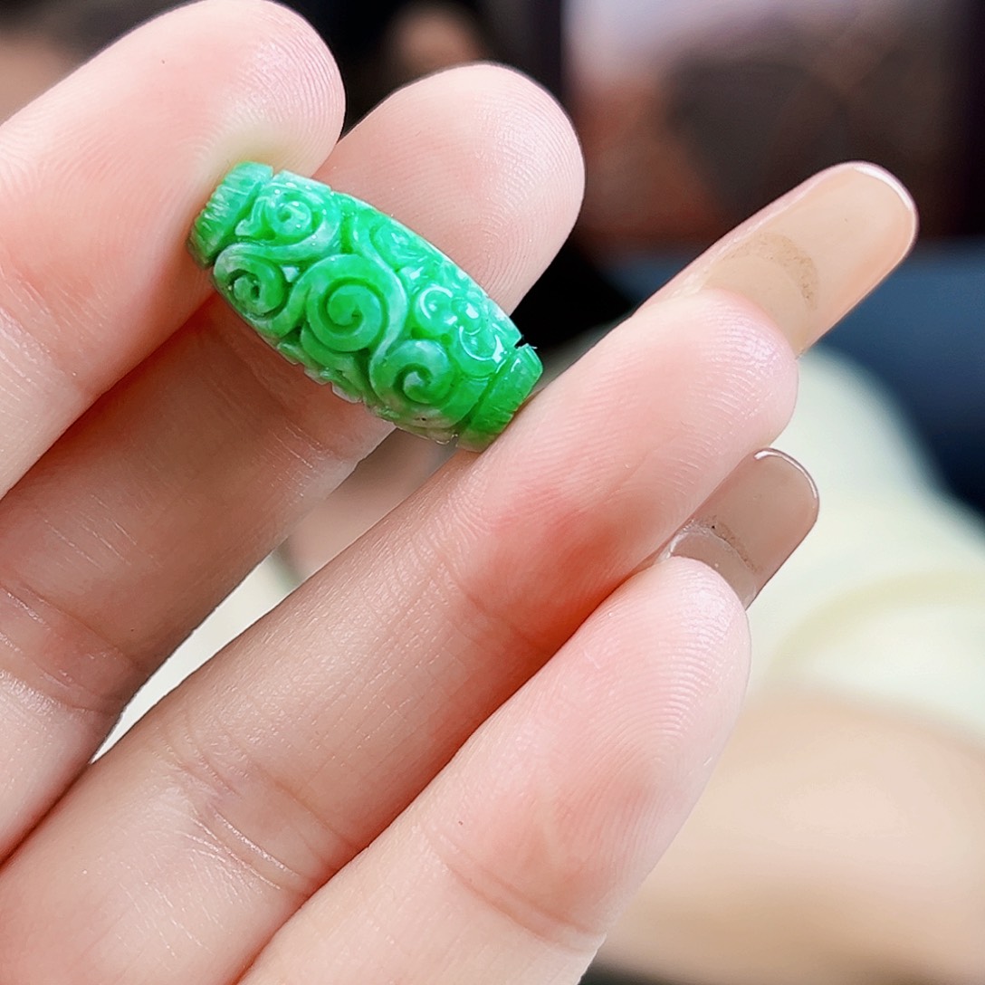 翡翠未镶嵌颈饰多样性