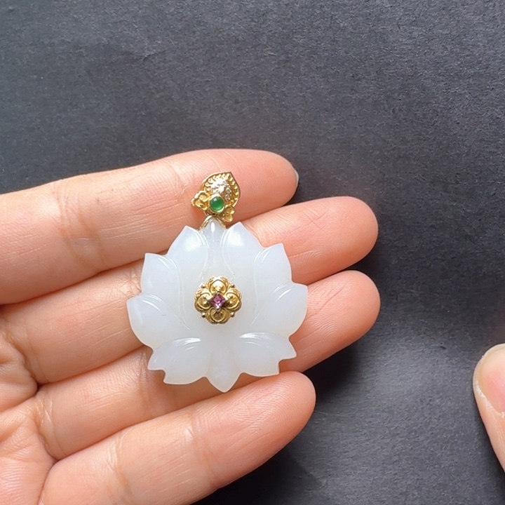 和田玉18K金镶嵌颈饰