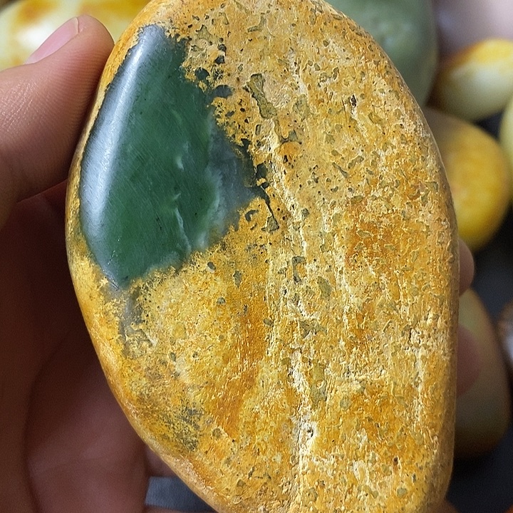 秋***彩和田玉未镶嵌挂件