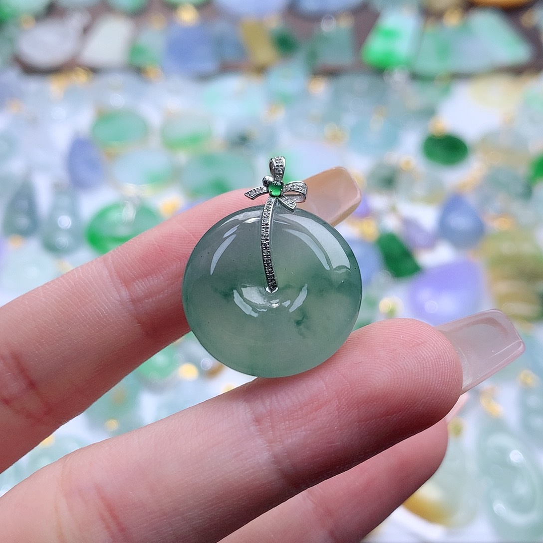 翡翠颈饰未镶嵌翡翠