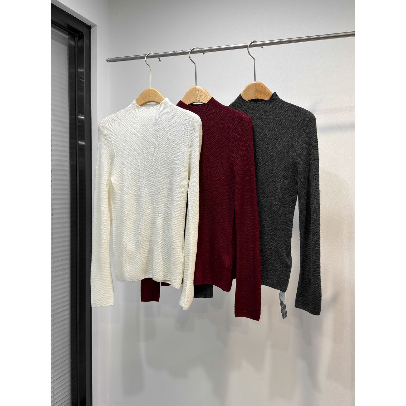 欧美纯色简约女士美丽诺羊毛鱼骨纹半高领打底衫YS-250233