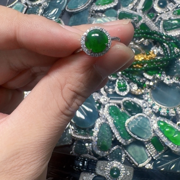 翡翠未镶嵌颈饰天然A货翡翠放漏