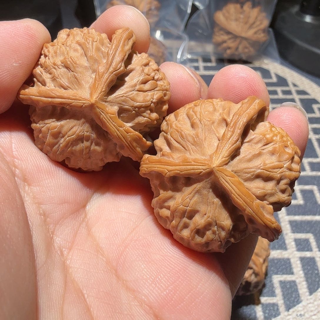 文玩核桃把件金锭元宝三棱