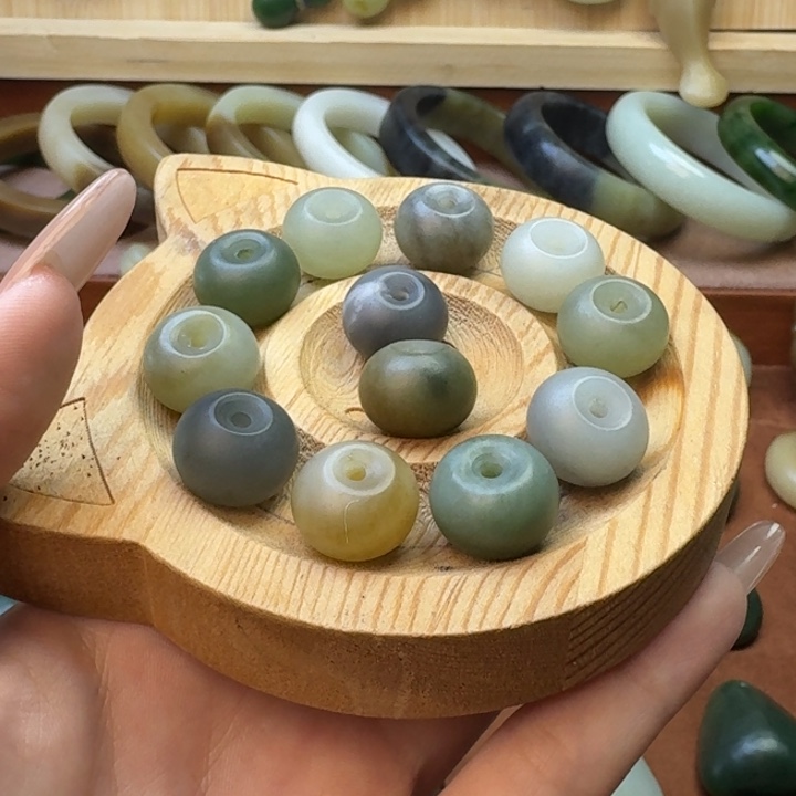 七****和田玉未镶嵌颈饰