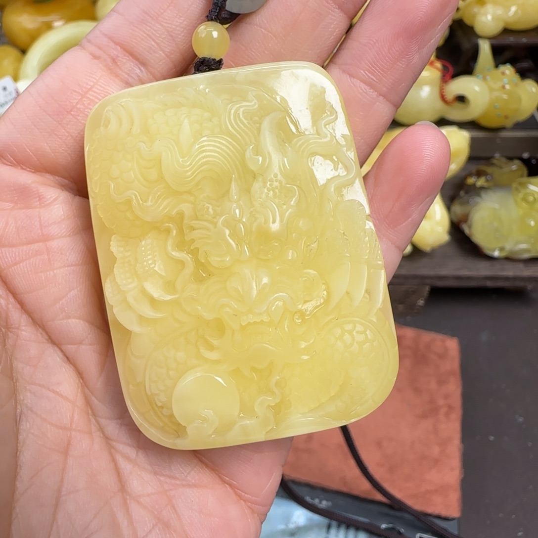 蜜蜡未镶嵌珠宝奇石