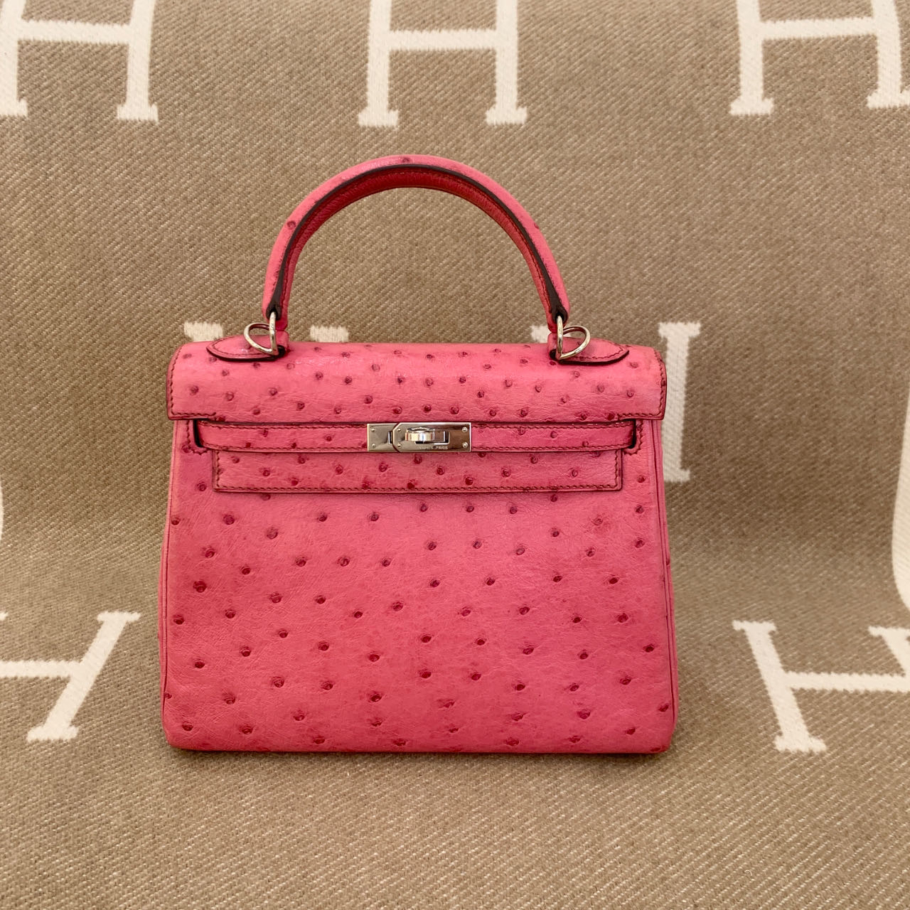 99新 Hermes/爱马仕 kelly 28 框J 鸵鸟 糖果粉0114r0 