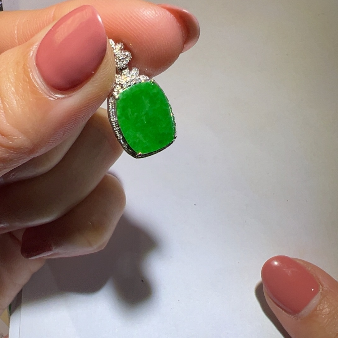 翡翠颈饰18K金镶嵌吊坠