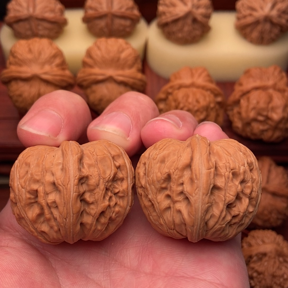 桃核把件粗筋绝配双翘头元宝38