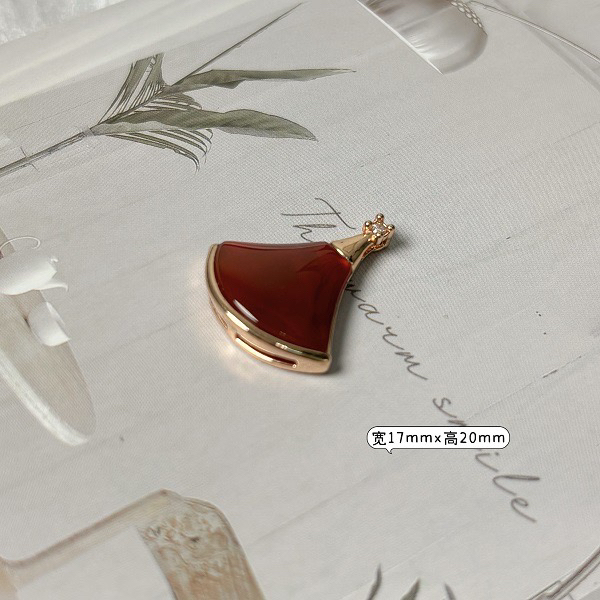 18K金时尚显白红玛瑙小扇子吊坠