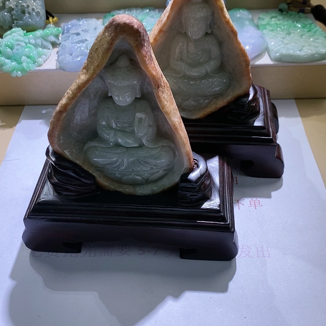 【闪购商品】翡翠颈饰未镶嵌温****司大日