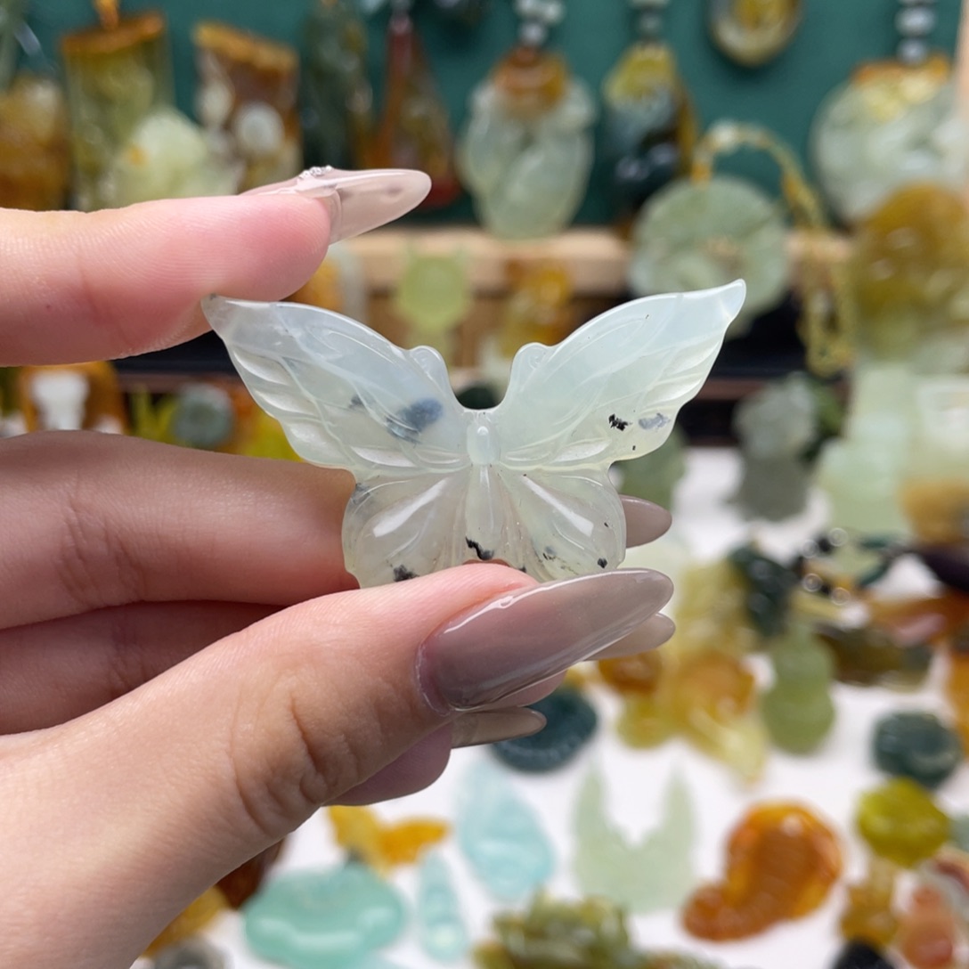 蛇纹石玉颈饰未镶嵌