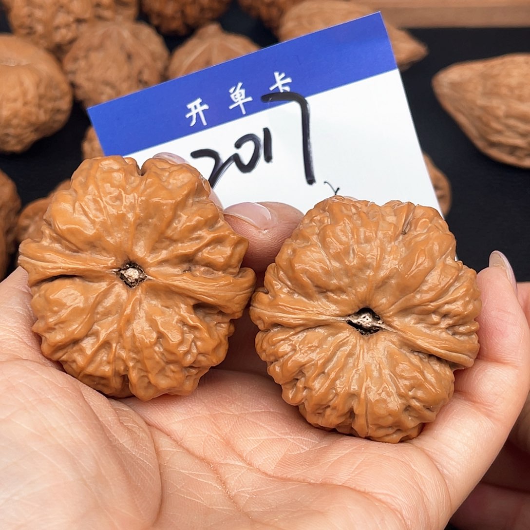 文玩核桃吊坠平***残蛙蛙43尺。 2017