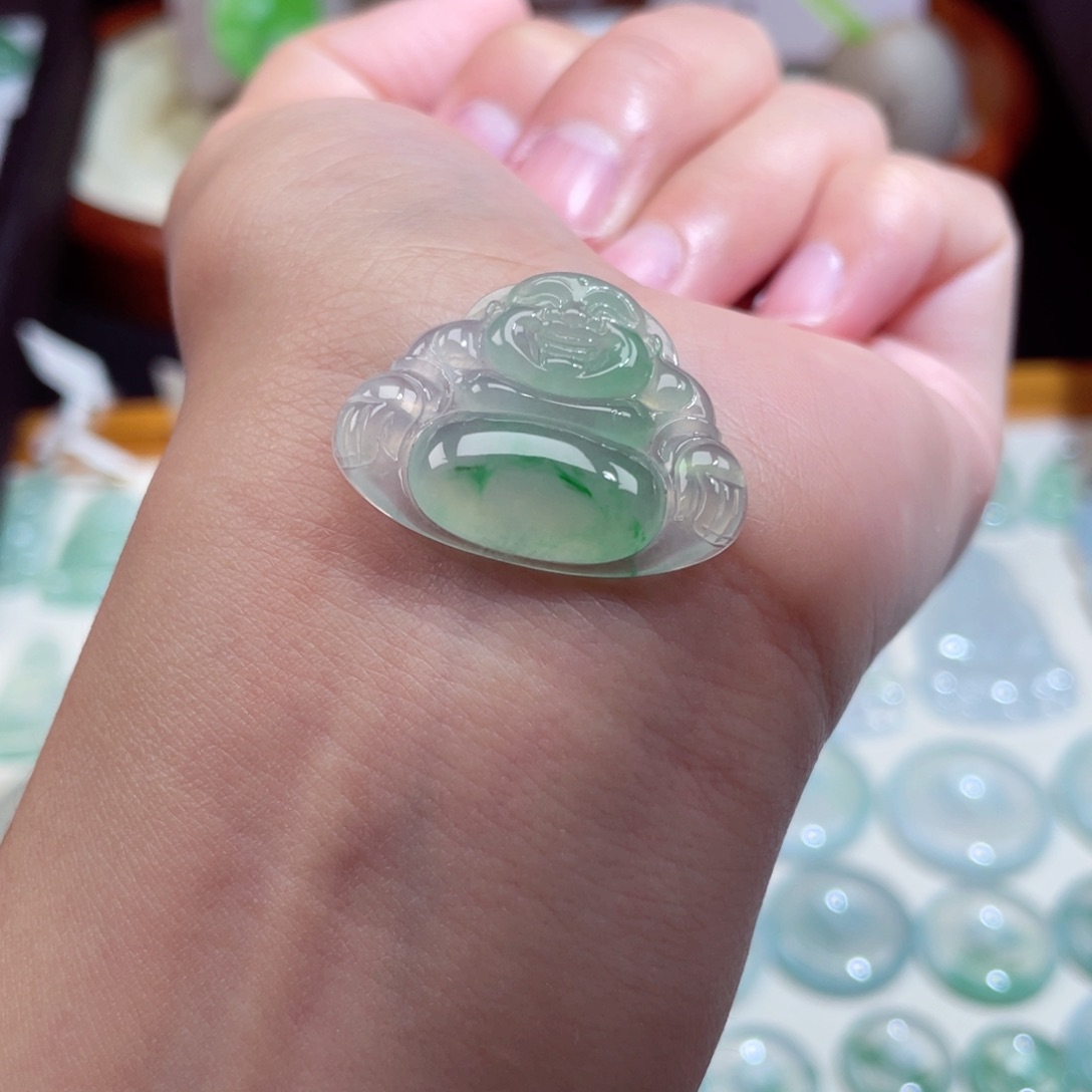 翡翠未镶嵌颈饰佛公