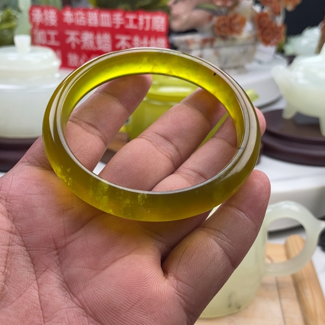 A***洋未镶嵌岫玉四大名玉手镯