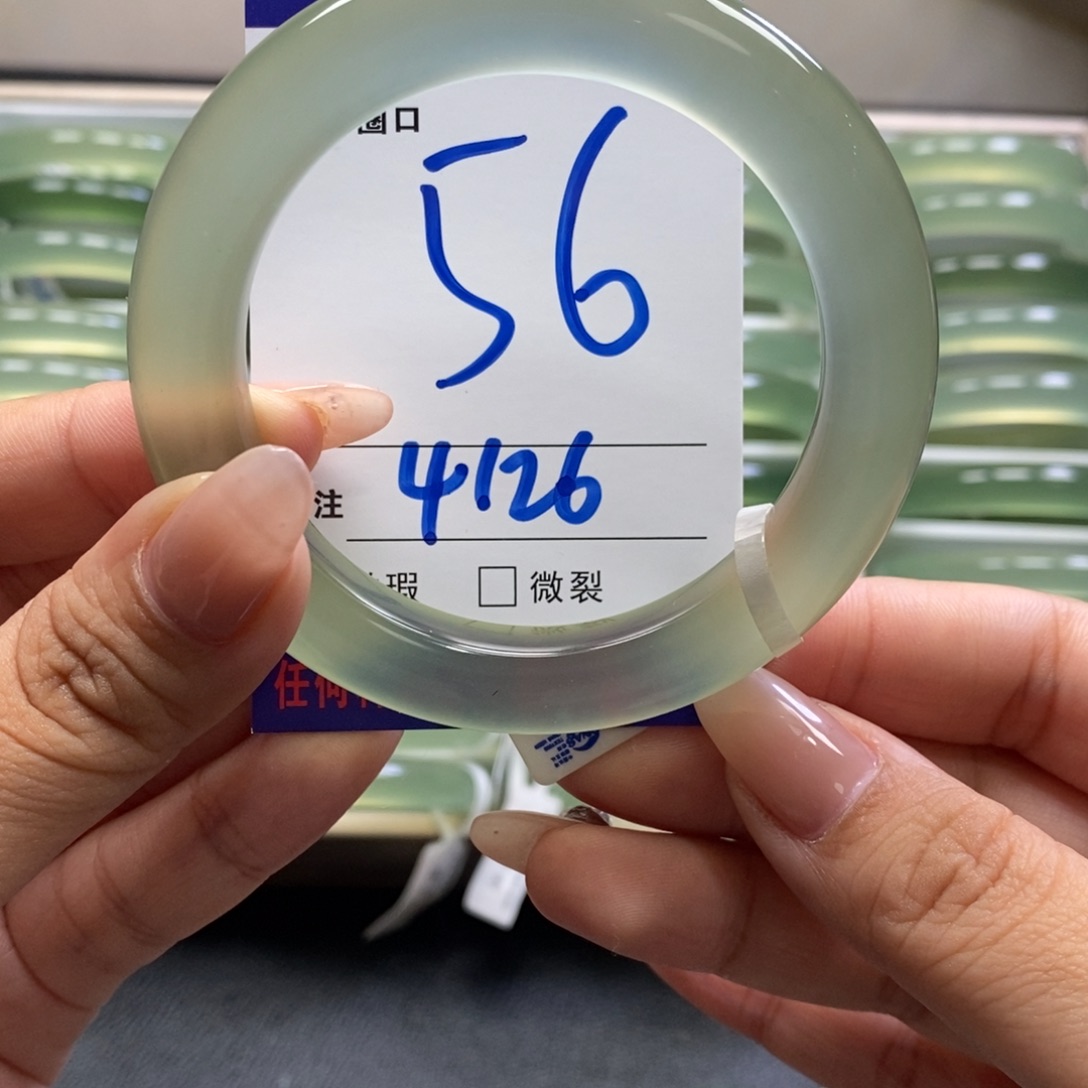 洁***饰蛇纹石玉未镶嵌手镯