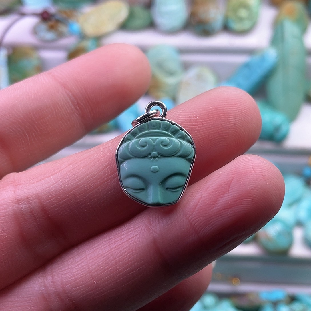 绿松石未镶嵌颈饰