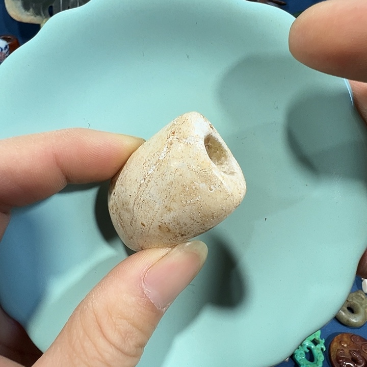 透闪石质玉未镶嵌挂件