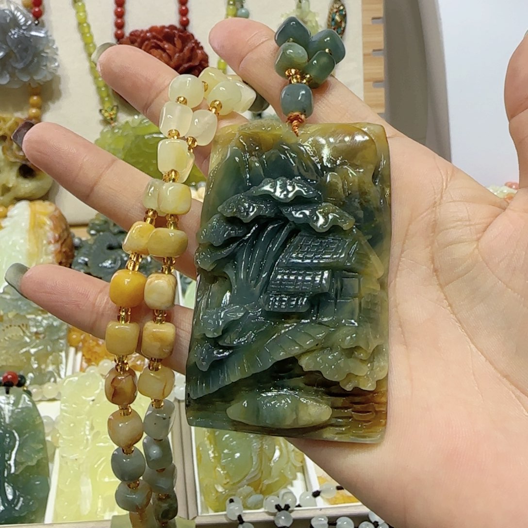 未镶嵌蛇纹石玉吊坠