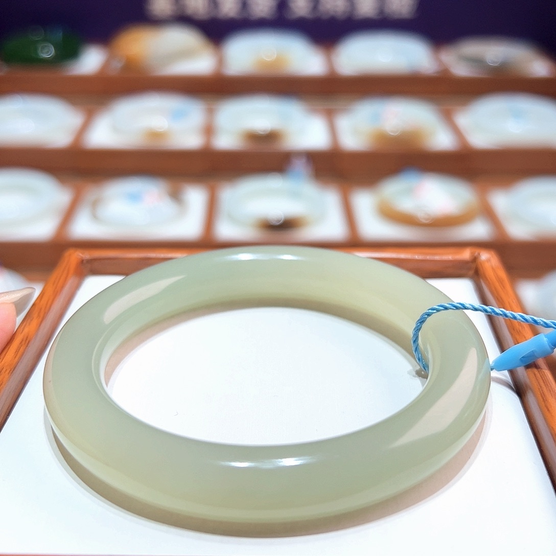 和田玉未镶嵌手镯57/58