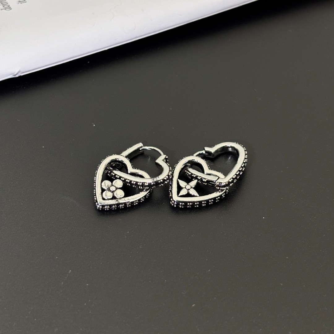 铜合金耳饰 A028-小众设计爱心耳圈